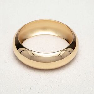 ST. MORAN AUGUSTE BANGLE GOLD
Never worn.
Plated in 14k gold.
Tarnish resistant.